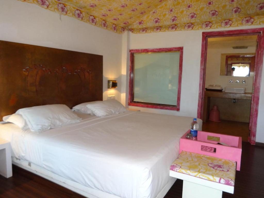 ホテル Raasleela Luxury Camp ウダイプル エクステリア 写真