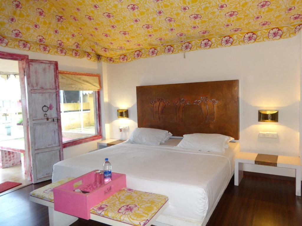 ホテル Raasleela Luxury Camp ウダイプル エクステリア 写真