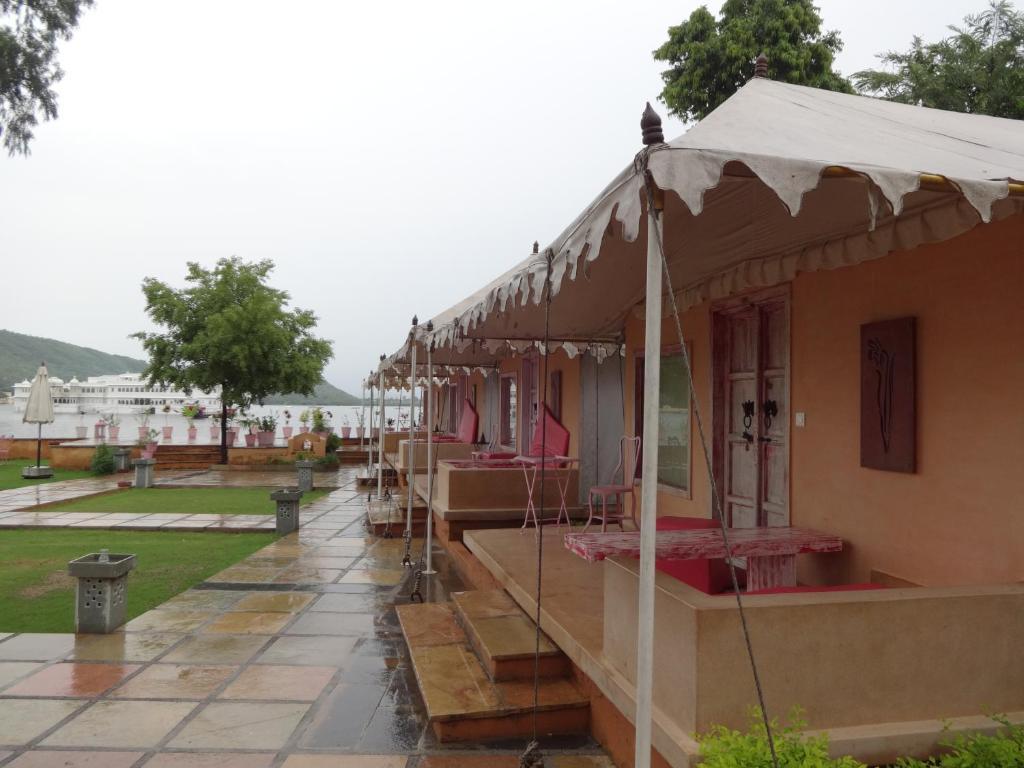 ホテル Raasleela Luxury Camp ウダイプル エクステリア 写真