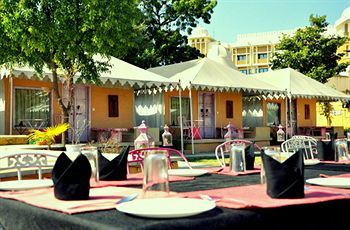ホテル Raasleela Luxury Camp ウダイプル エクステリア 写真