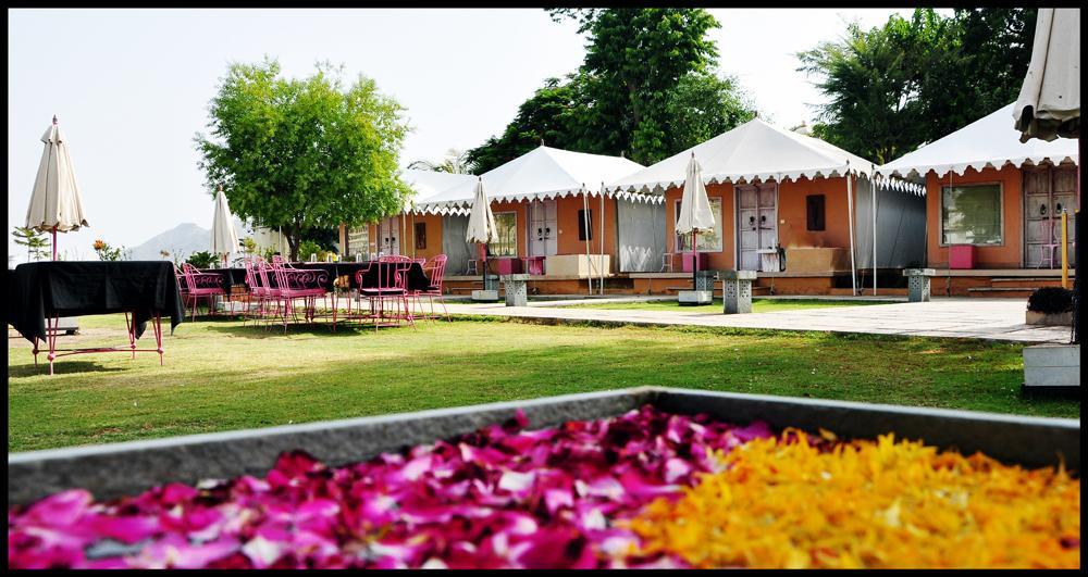 ホテル Raasleela Luxury Camp ウダイプル エクステリア 写真