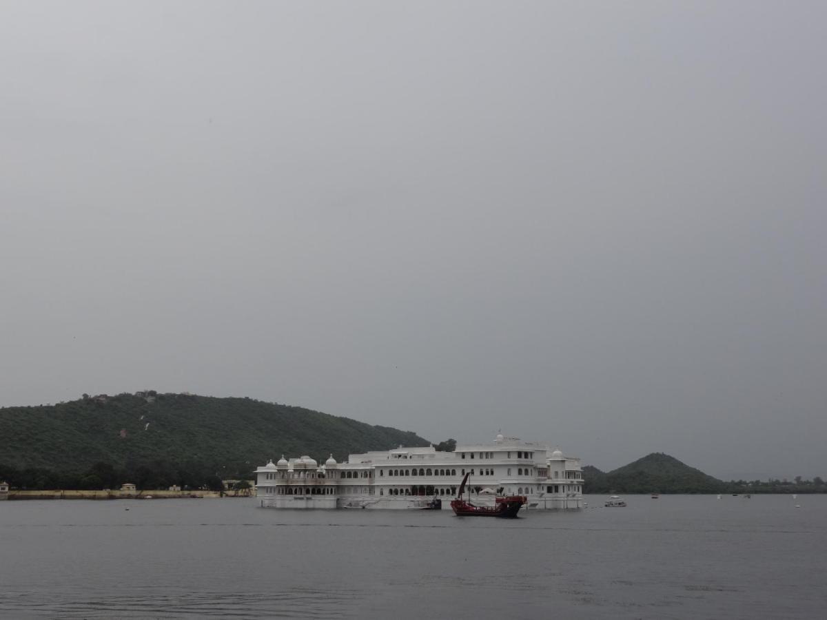 ホテル Raasleela Luxury Camp ウダイプル エクステリア 写真
