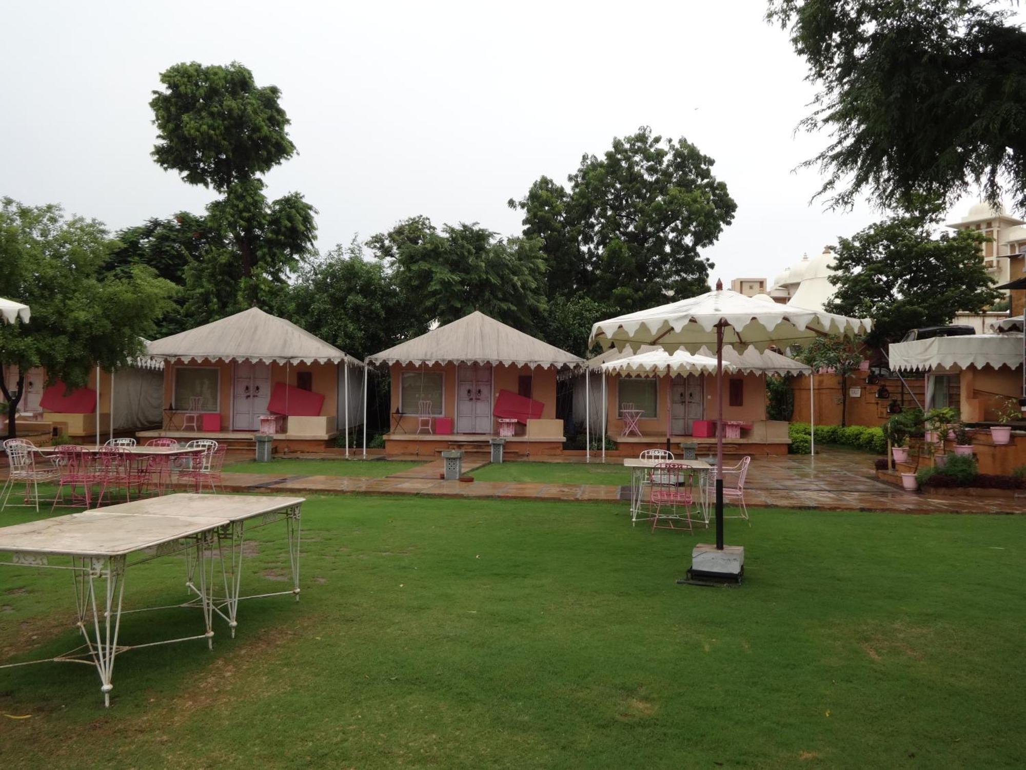 ホテル Raasleela Luxury Camp ウダイプル エクステリア 写真